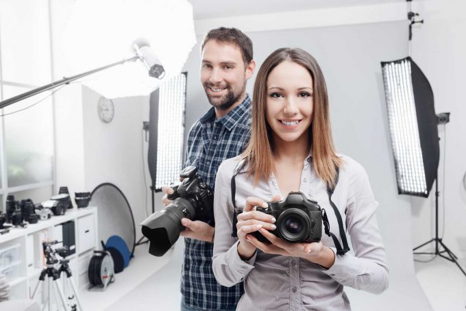 Fotografen im Studio bereit für Bewerbungsfotos